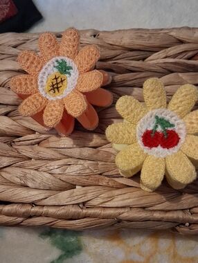 2 Hair Clips